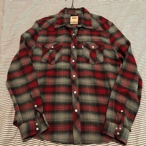 Levi’s flannel plaid shirt sz M